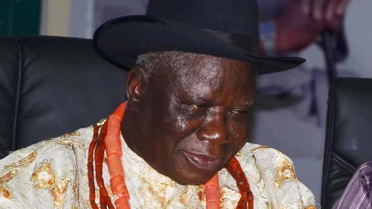 DELTA NUJ VISITS LATE PA E K CLARK'S FAMILY